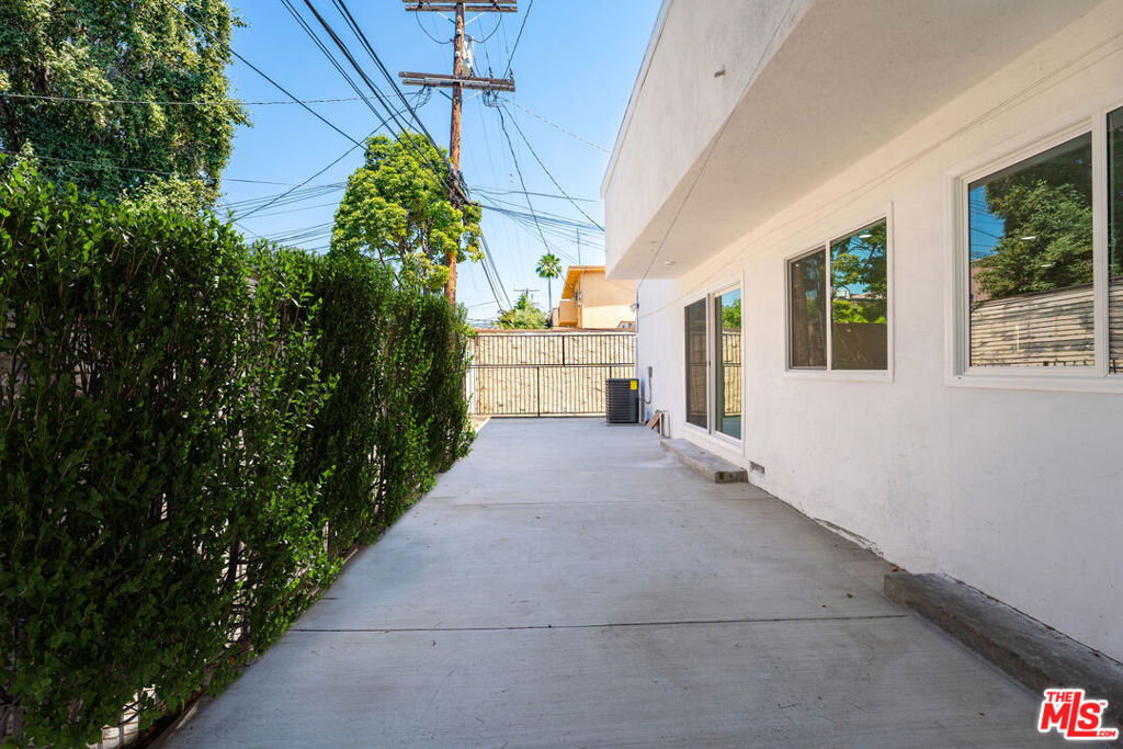 733 N Hayworth Avenue 2 Property Photo 35