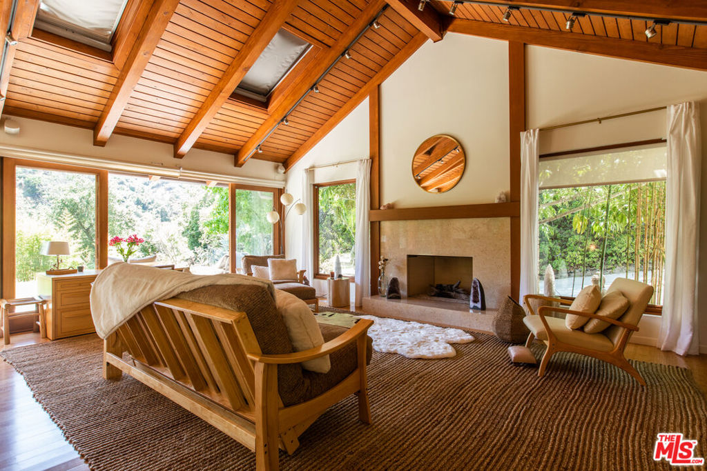 3626 Mandeville Canyon Road Property Photo 2