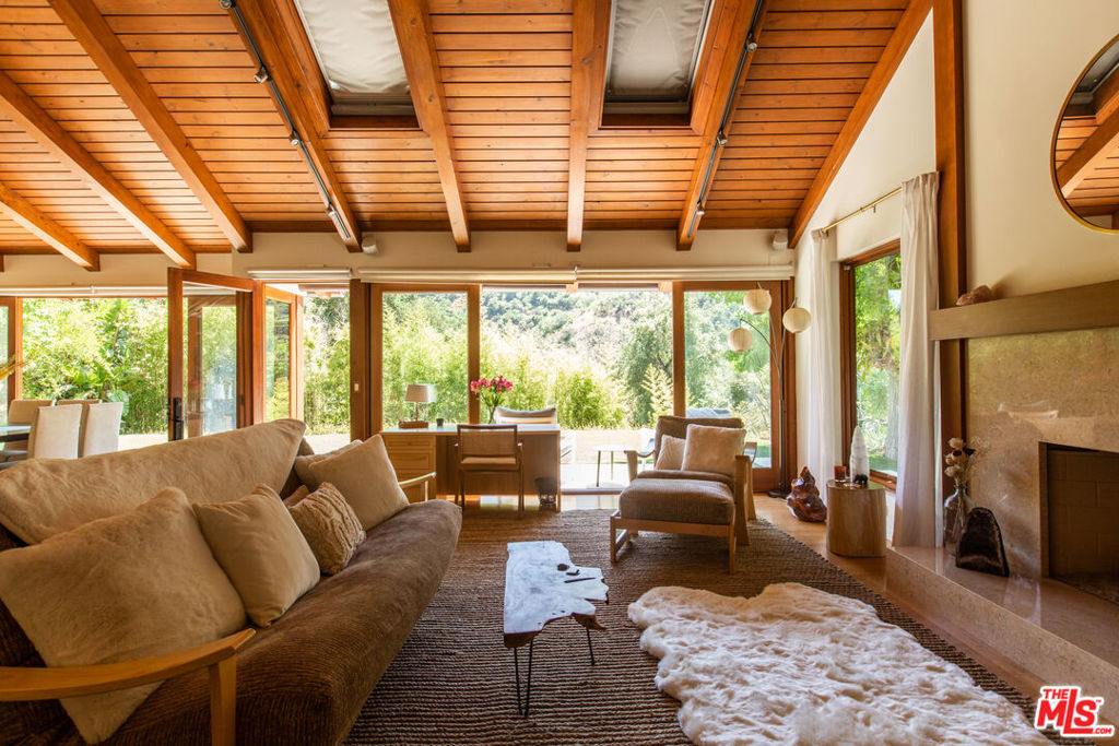 3626 Mandeville Canyon Road Property Photo 3