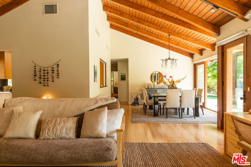 3626 Mandeville Canyon Road Property Photo 12