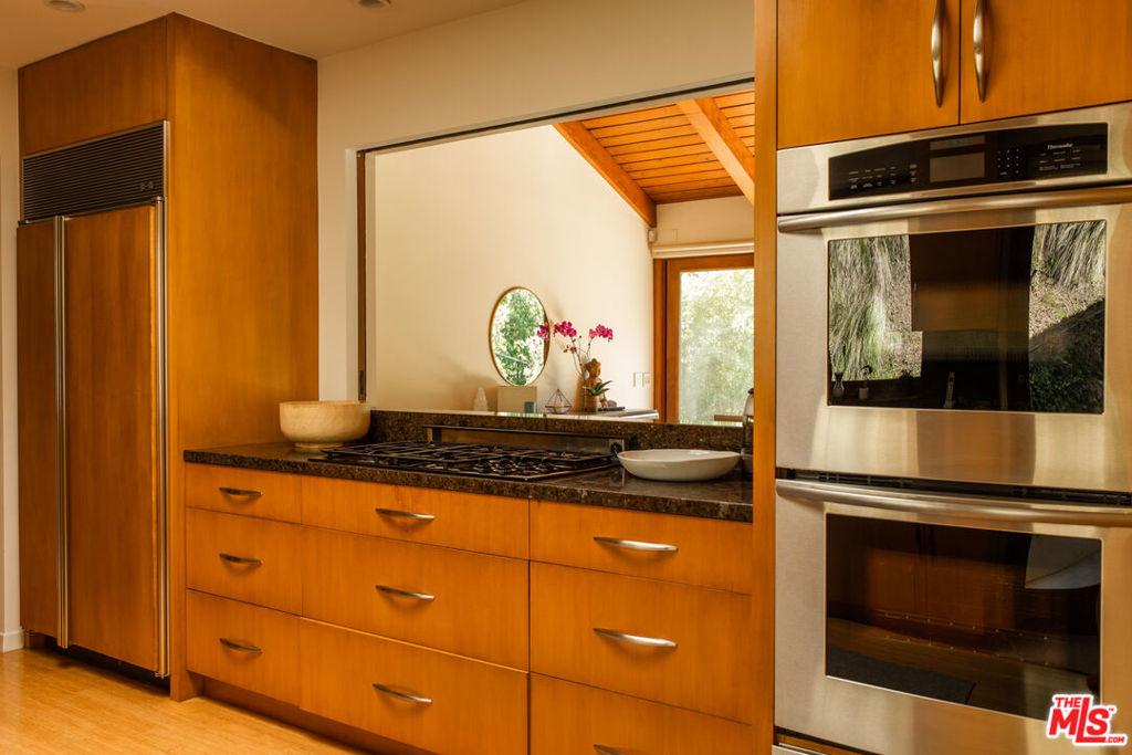3626 Mandeville Canyon Road Property Photo 17