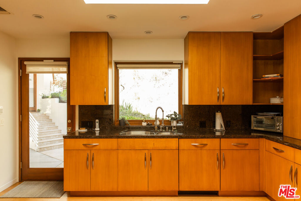 3626 Mandeville Canyon Road Property Photo 19