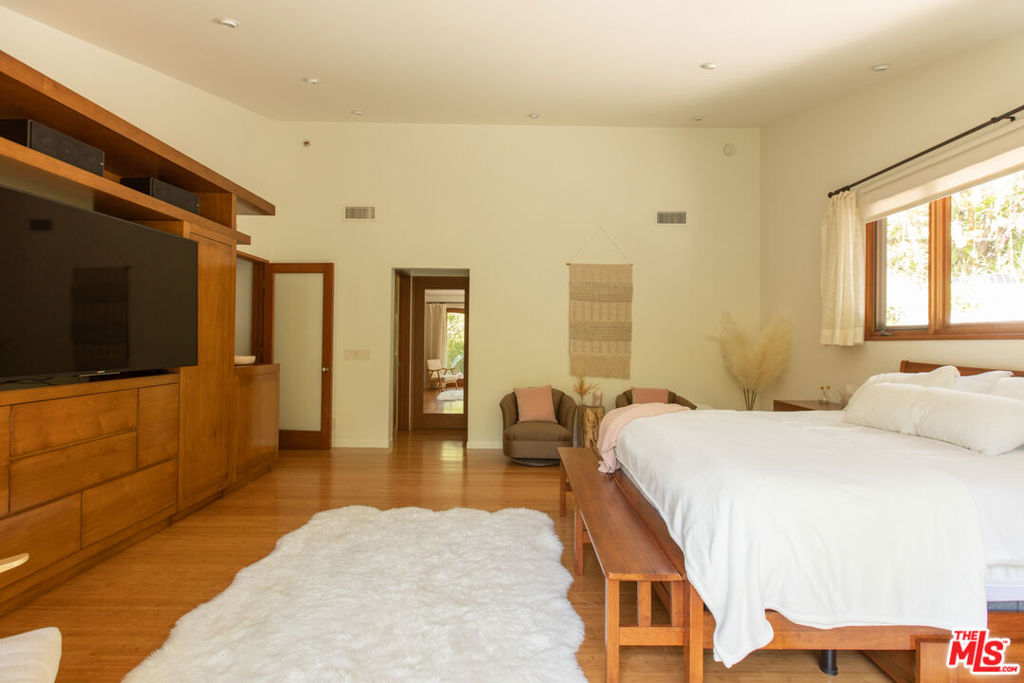 3626 Mandeville Canyon Road Property Photo 22