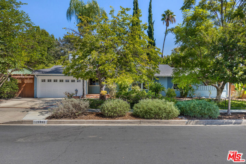 11861 Tiara Street Property Photo 2
