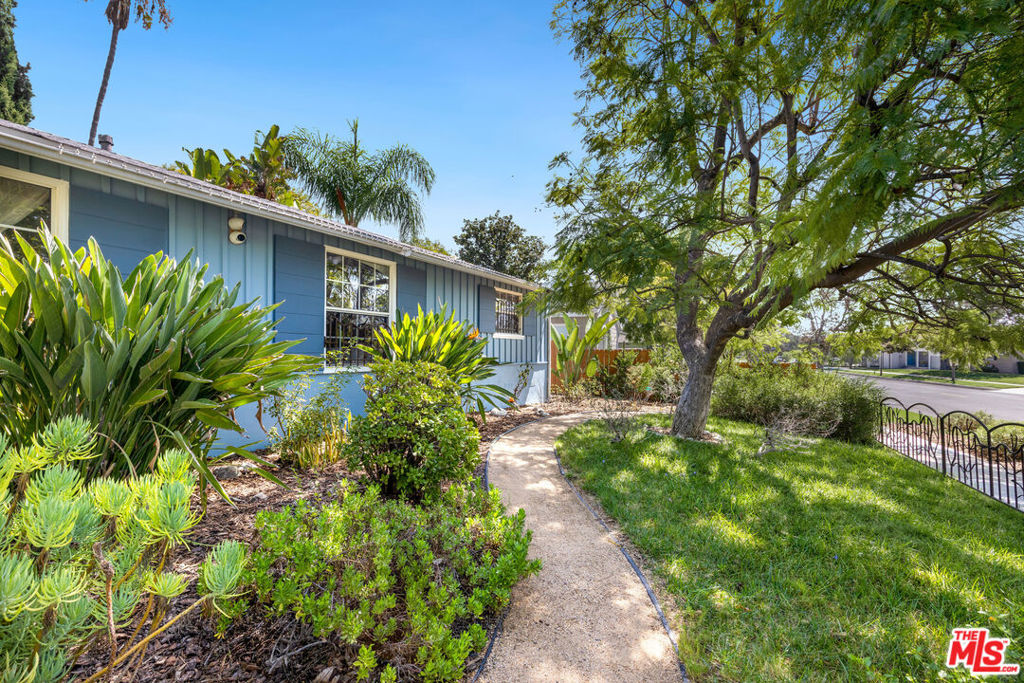 11861 Tiara Street Property Photo 3