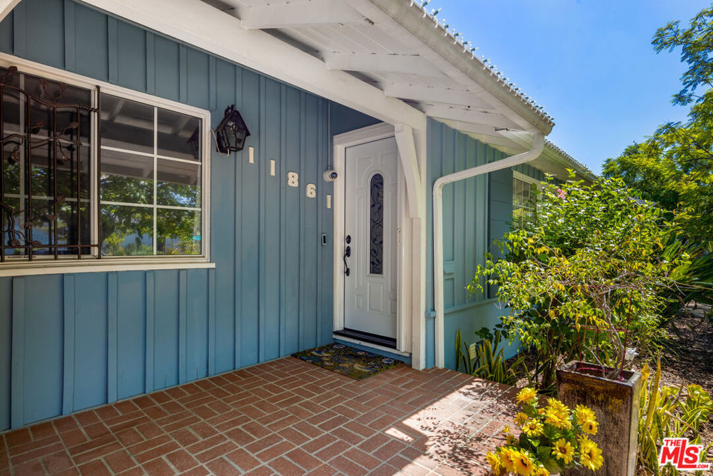 11861 Tiara Street Property Photo 4