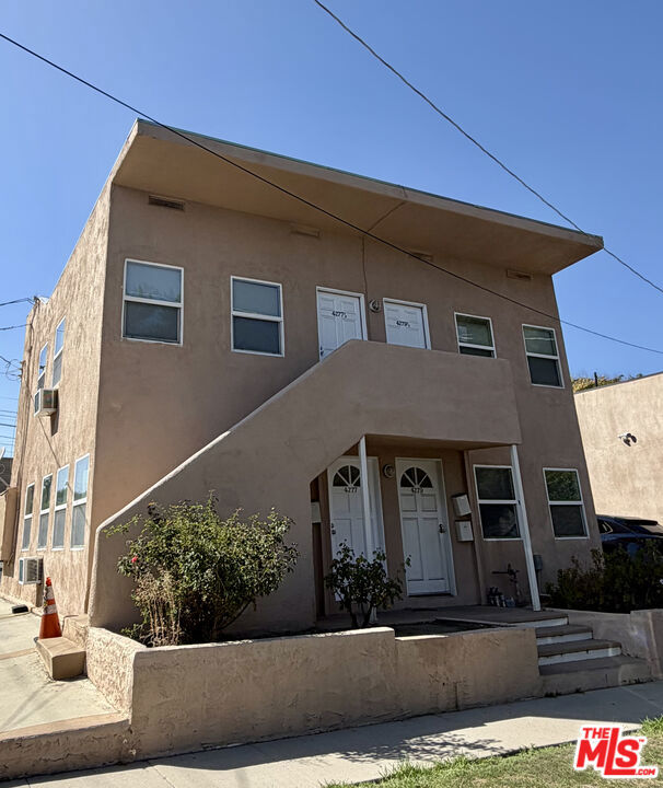4277 Colbath Avenue Property Photo 1