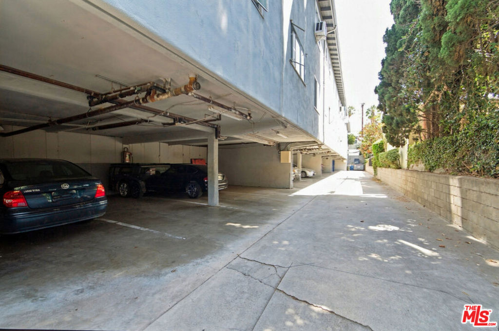 1218 N Laurel Avenue Property Photo 35