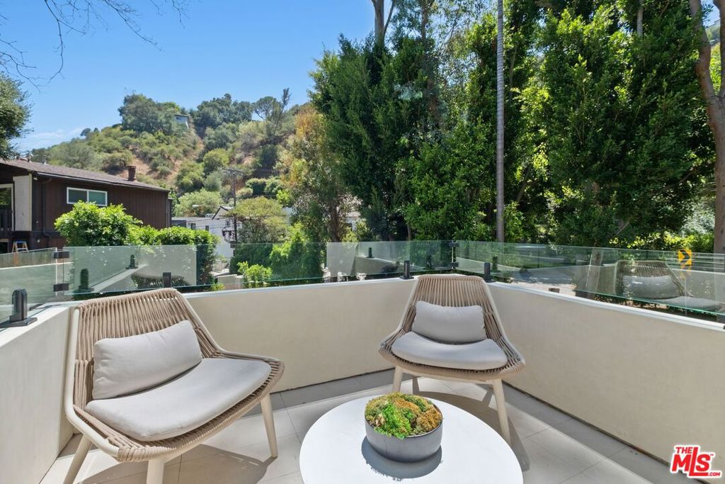 1712 N Beverly Glen Boulevard Property Photo 19