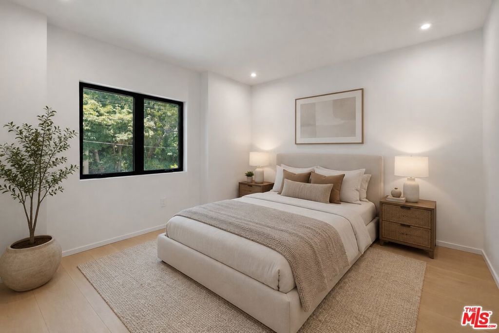 1712 N Beverly Glen Boulevard Property Photo 27