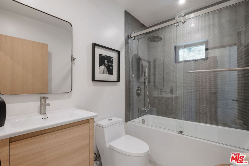 1712 N Beverly Glen Boulevard Property Photo 29