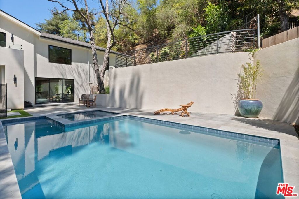 1712 N Beverly Glen Boulevard Property Photo 31