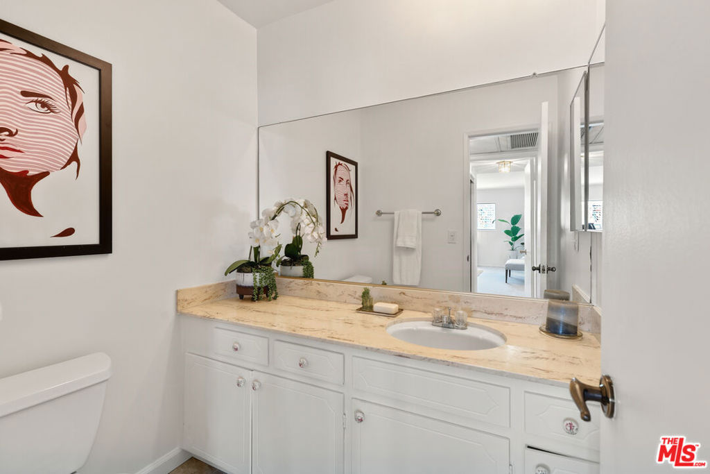 1221 N Kings Road 305 Property Photo 14