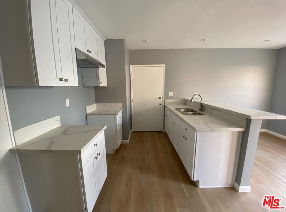 218 E 81st Street Property Photo 8