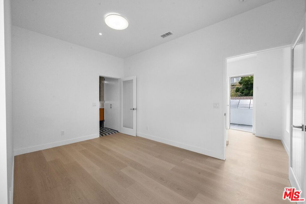 1227 23rd Street A Property Photo 8