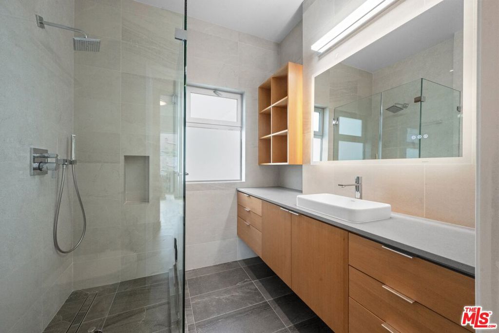 1227 23rd Street A Property Photo 17