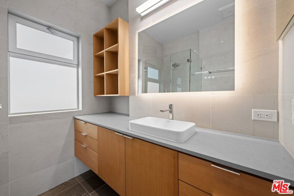 1227 23rd Street A Property Photo 18