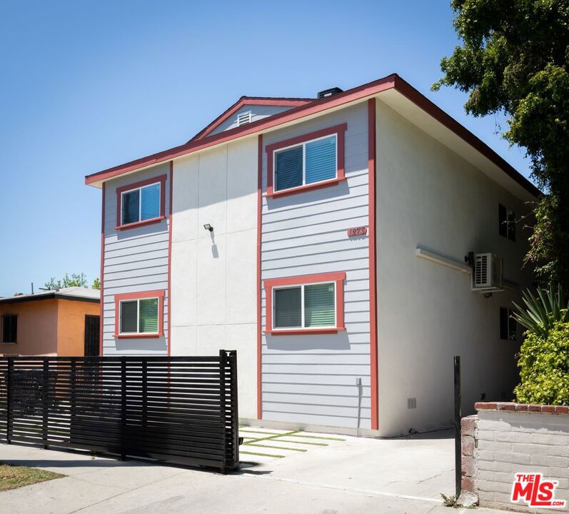 1273 W 36th Place Property Photo 1