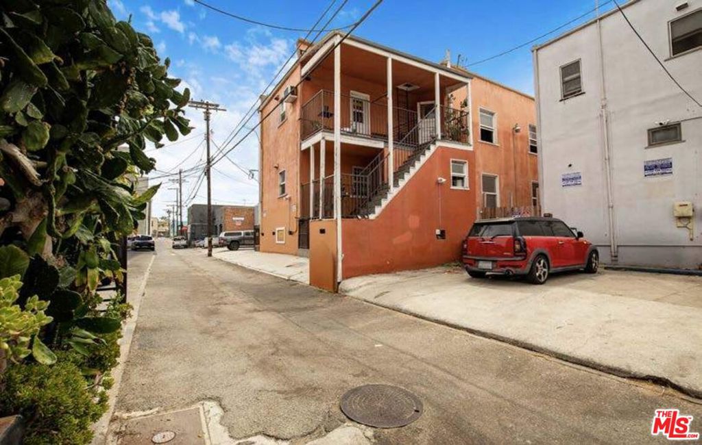 1304 Pacific Avenue Property Photo 4