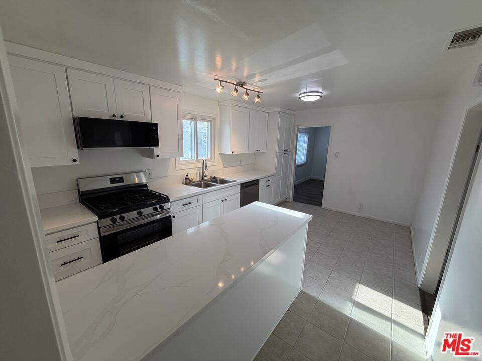 322 Magnolia Avenue Property Photo 2