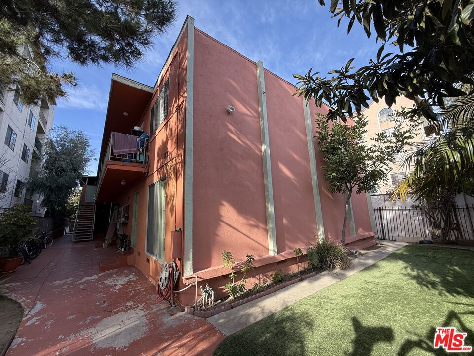 1611 Venice Boulevard Property Photo 1