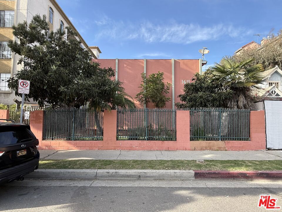 1611 Venice Boulevard Property Photo 3