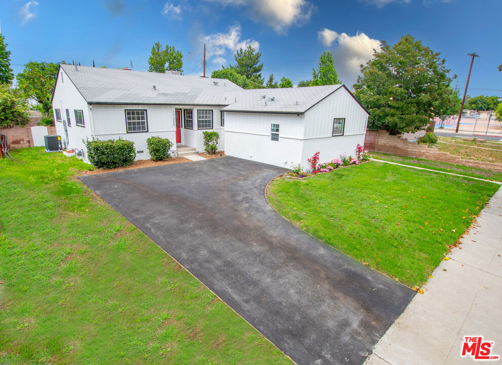 17209 Stagg Street Property Photo 3