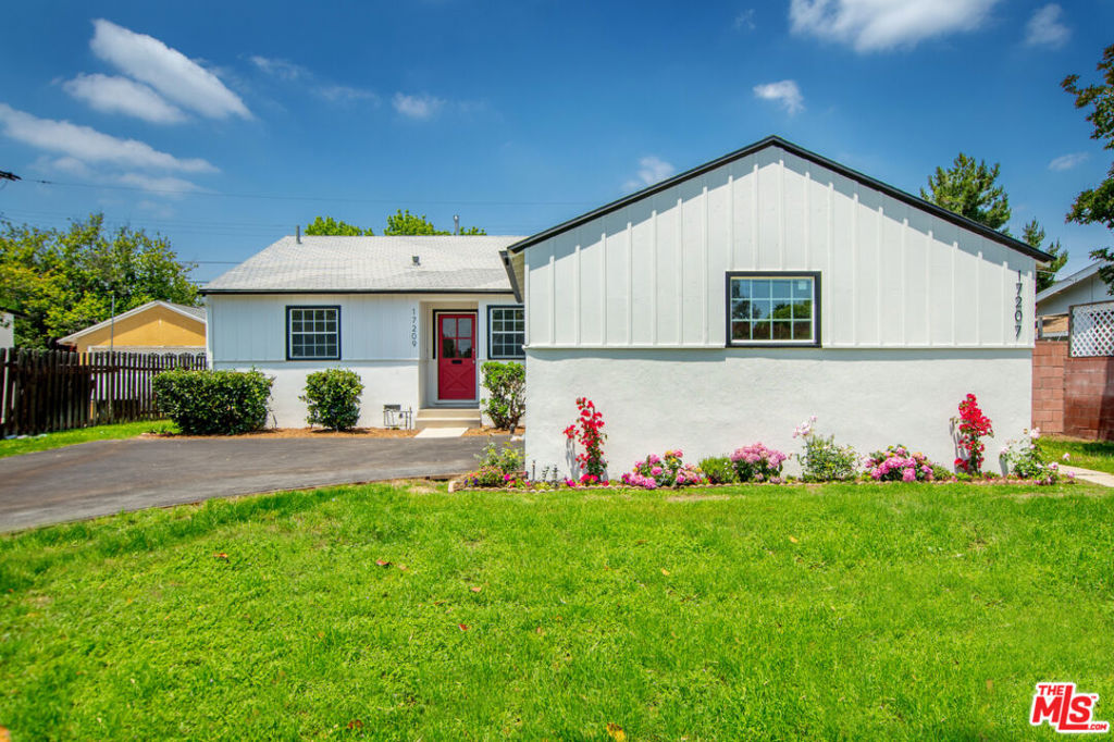 17209 Stagg Street Property Photo 4