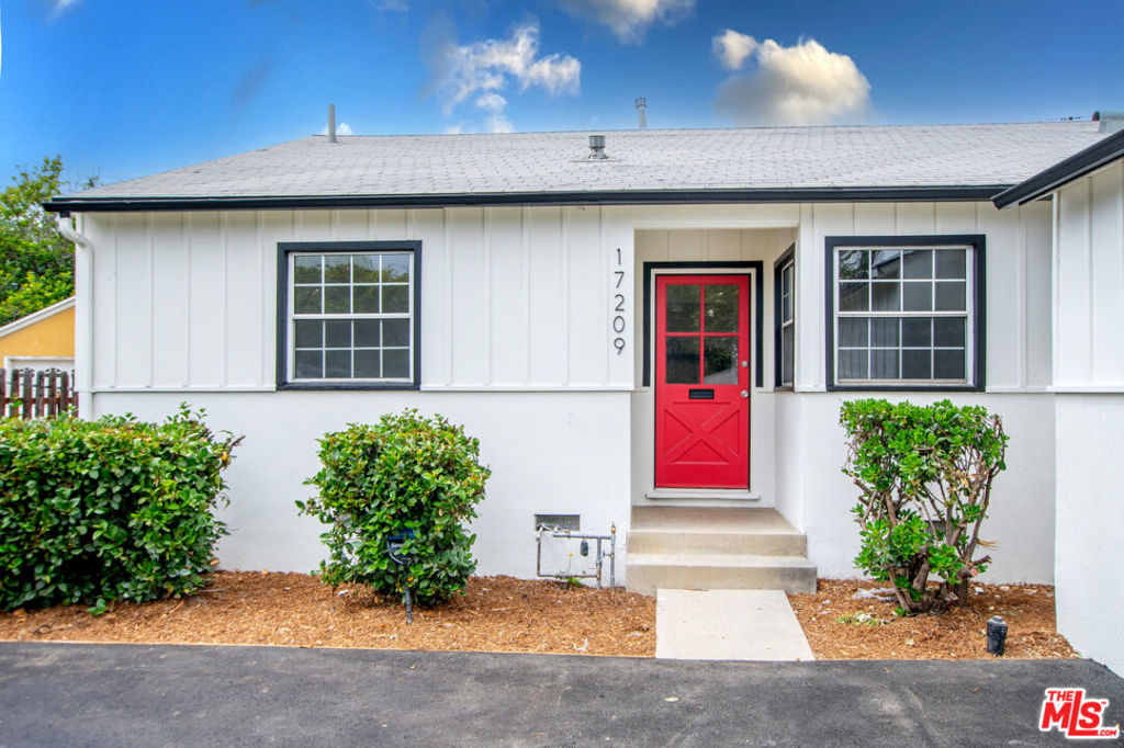 17209 Stagg Street Property Photo 6