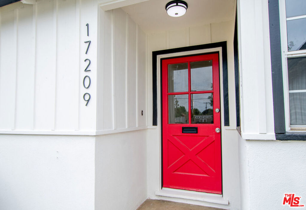 17209 Stagg Street Property Photo 7