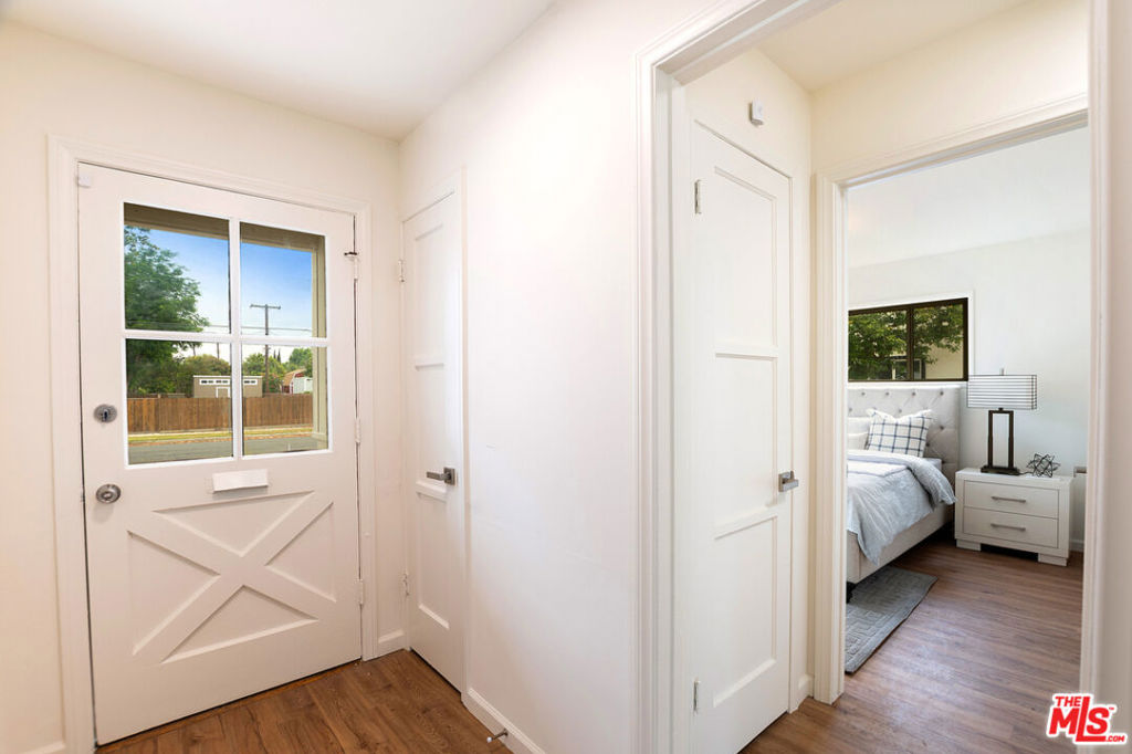17209 Stagg Street Property Photo 8