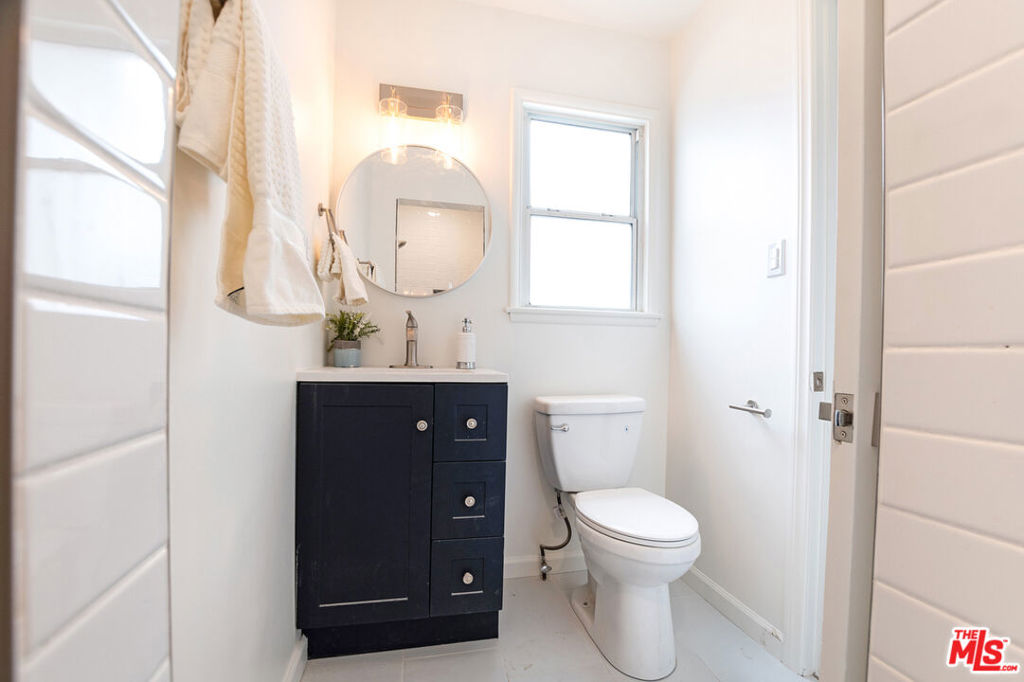 17209 Stagg Street Property Photo 24