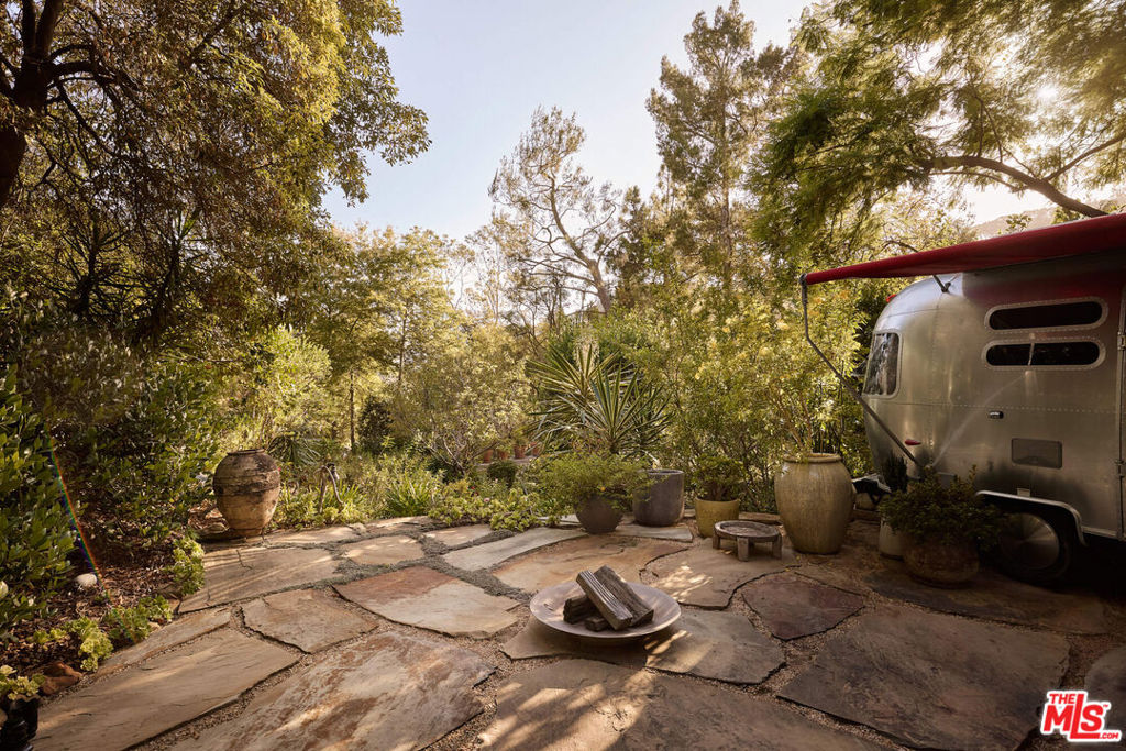 1372 Benedict Canyon Drive Property Photo 26