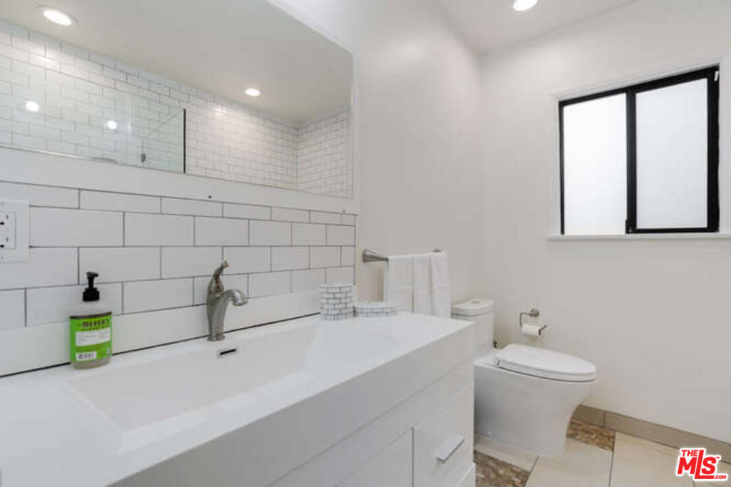 4437 Vantage Avenue Property Photo 10