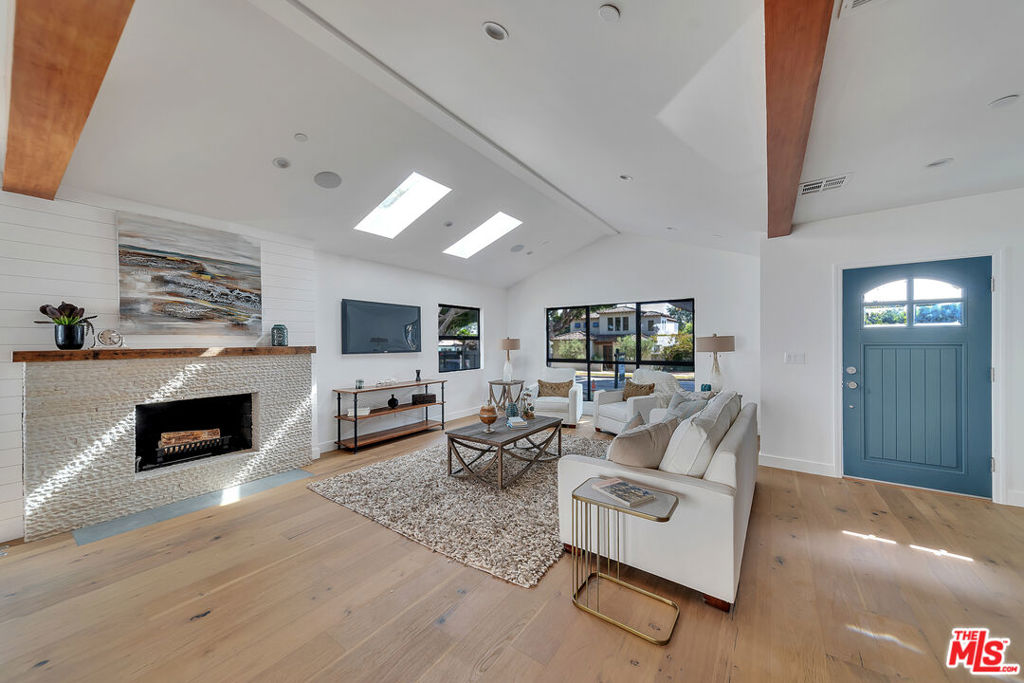 2415 Cloverfield Boulevard A Property Photo 3