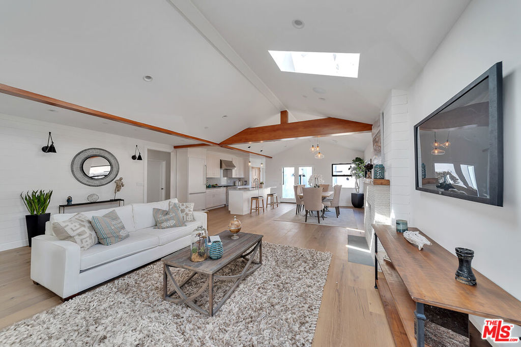 2415 Cloverfield Boulevard A Property Photo 4