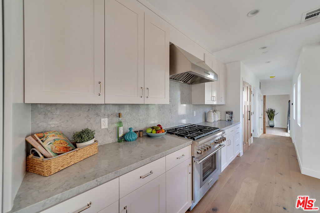 2415 Cloverfield Boulevard A Property Photo 9
