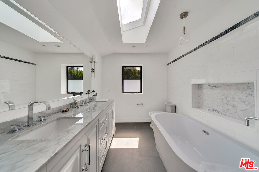 2415 Cloverfield Boulevard A Property Photo 21