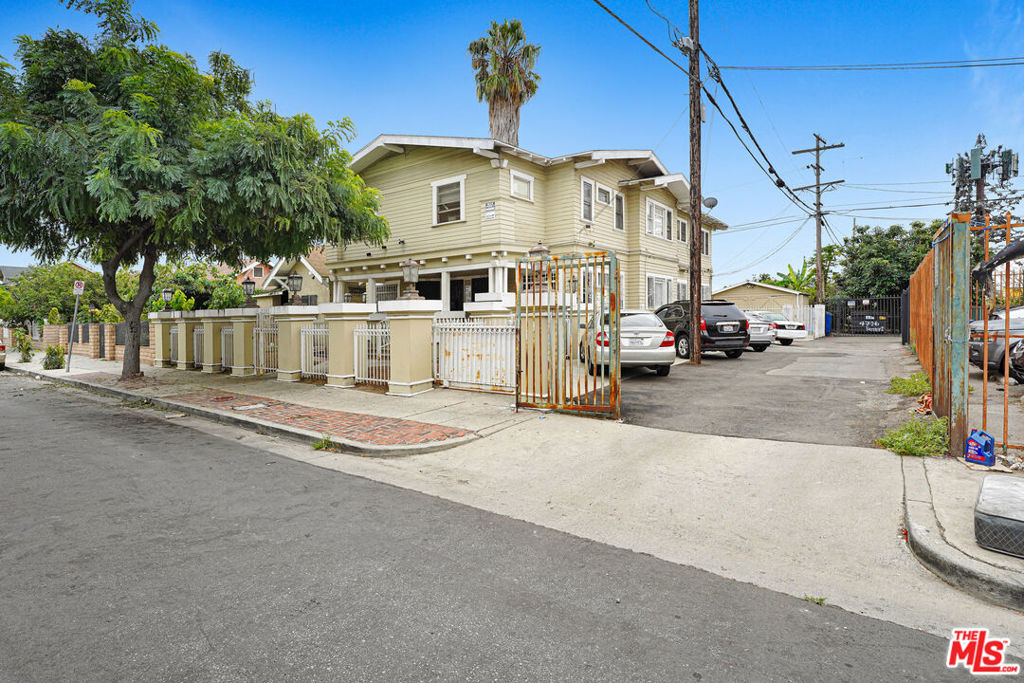 972 W 47th Street Property Photo 1