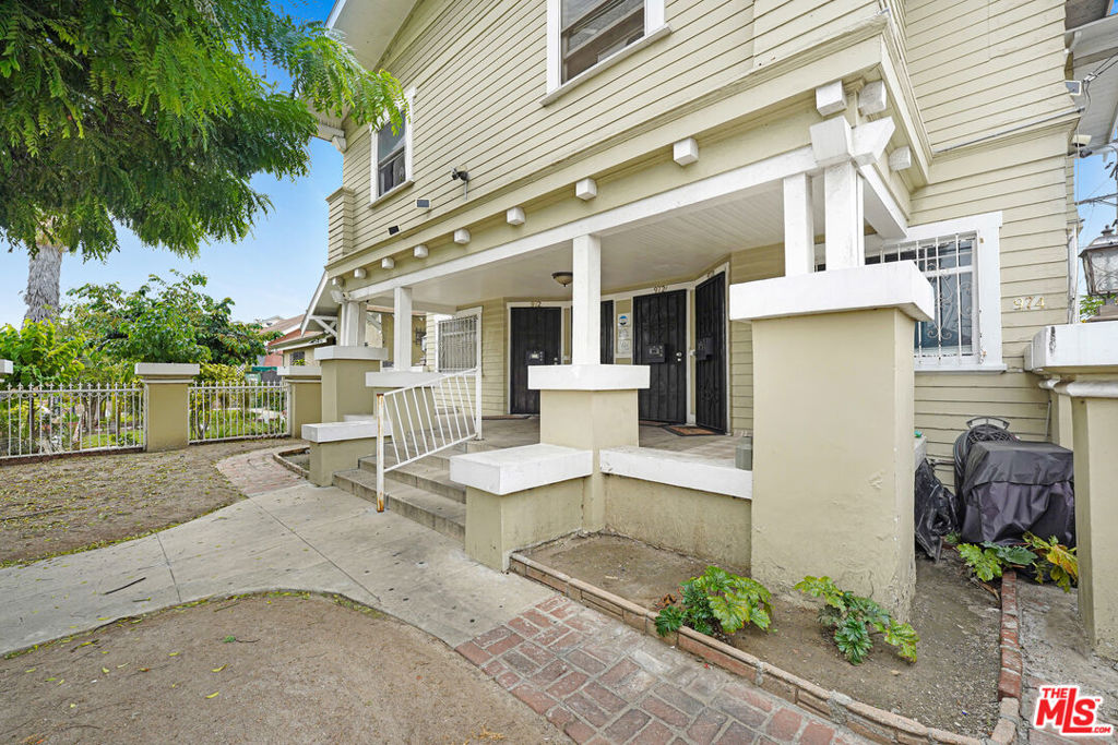 972 W 47th Street Property Photo 5