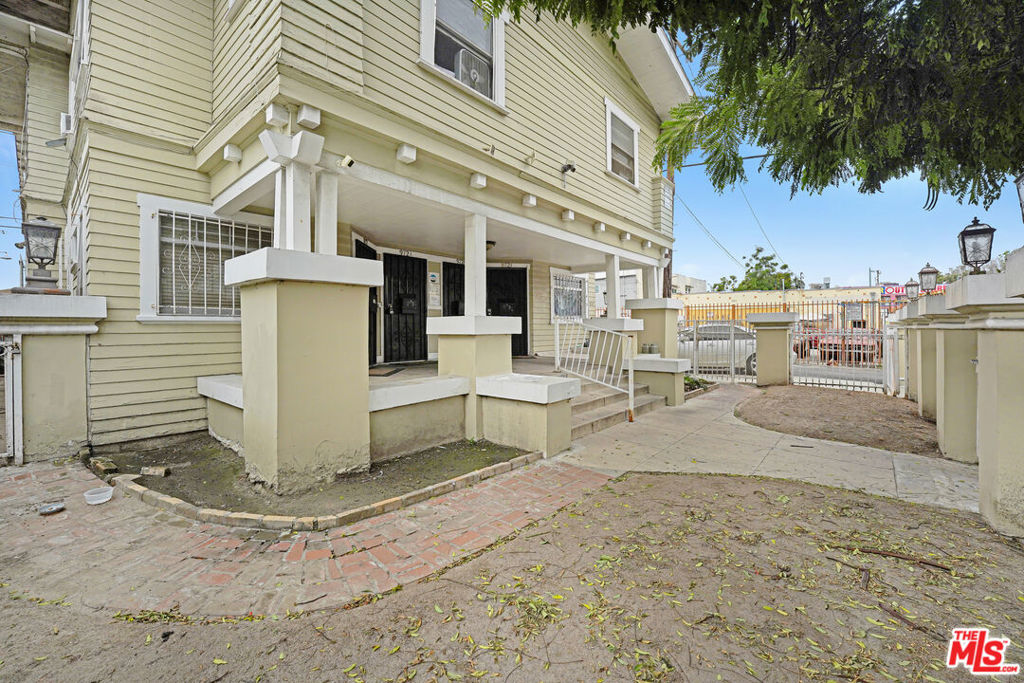 972 W 47th Street Property Photo 7