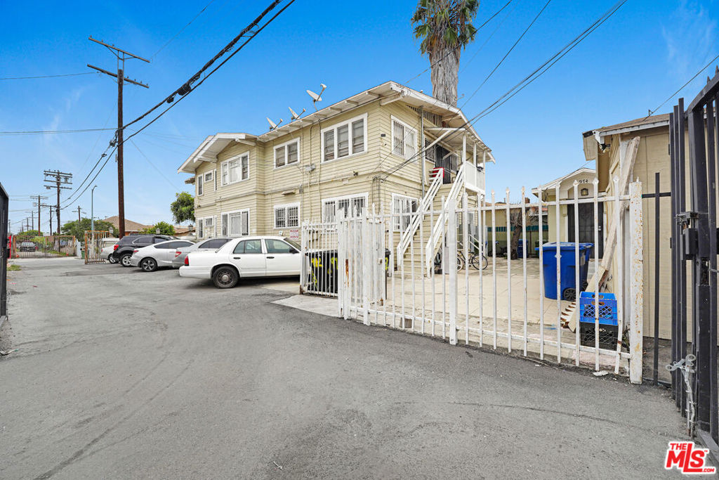 972 W 47th Street Property Photo 10