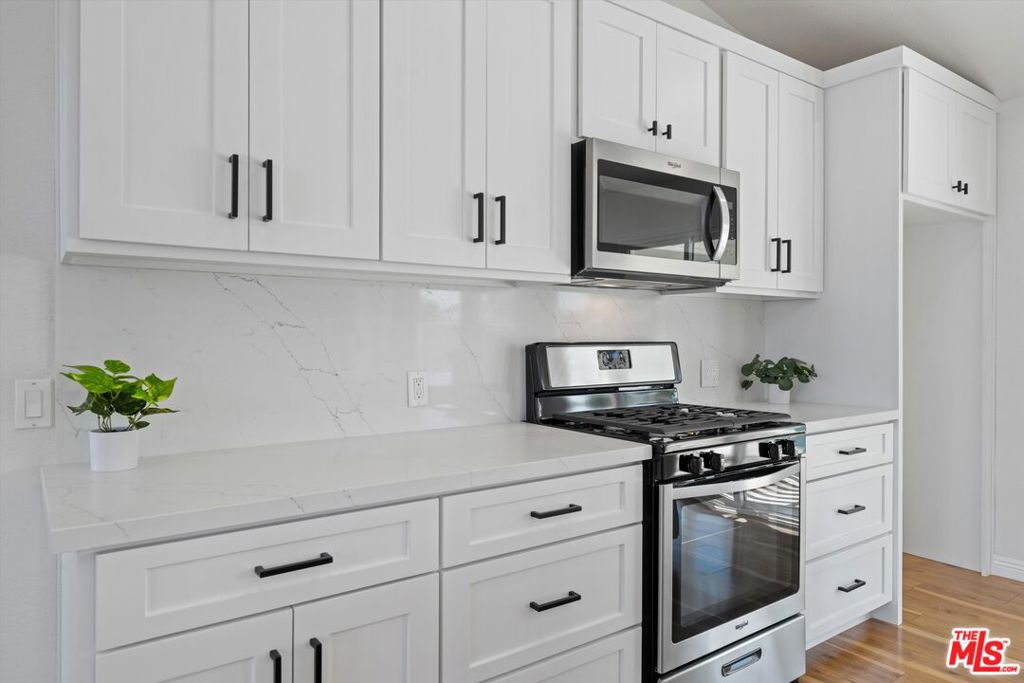30488 Colonial Drive Property Photo 9
