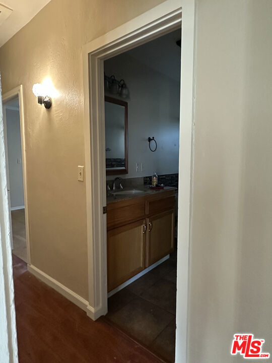 201 S Benton Way Property Photo 7