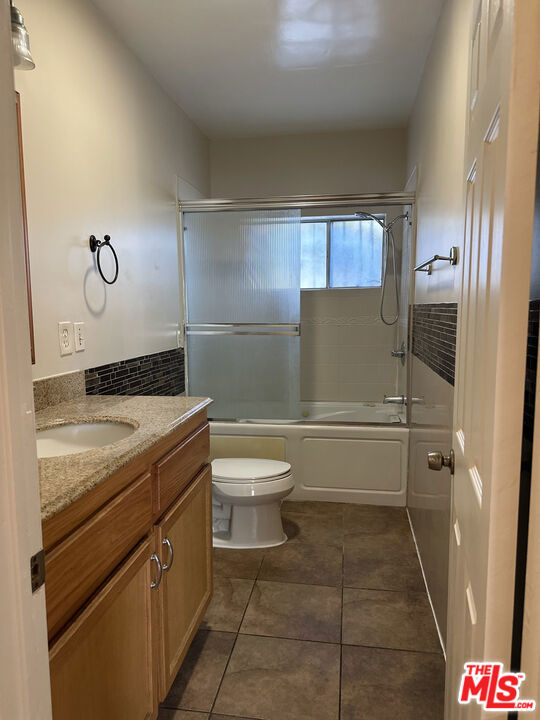 201 S Benton Way Property Photo 9