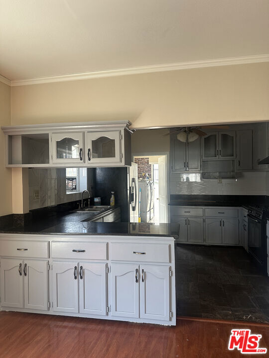 201 S Benton Way Property Photo 19
