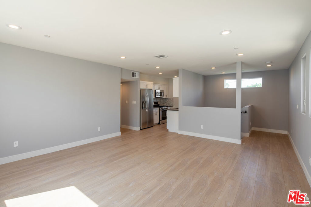 635 N Harvard Boulevard Property Photo 14