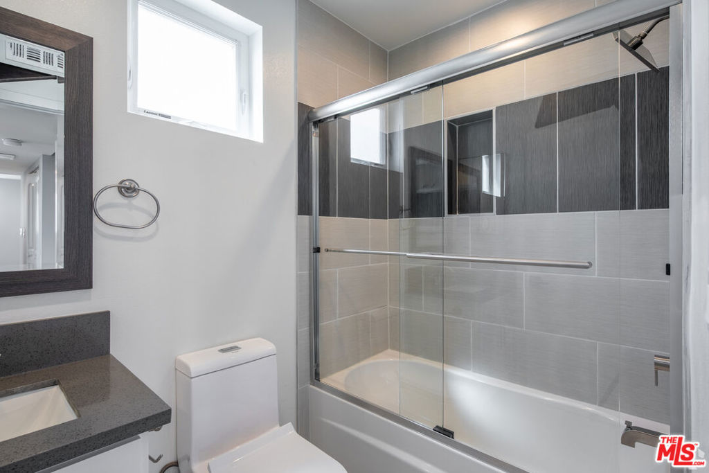 635 N Harvard Boulevard Property Photo 15