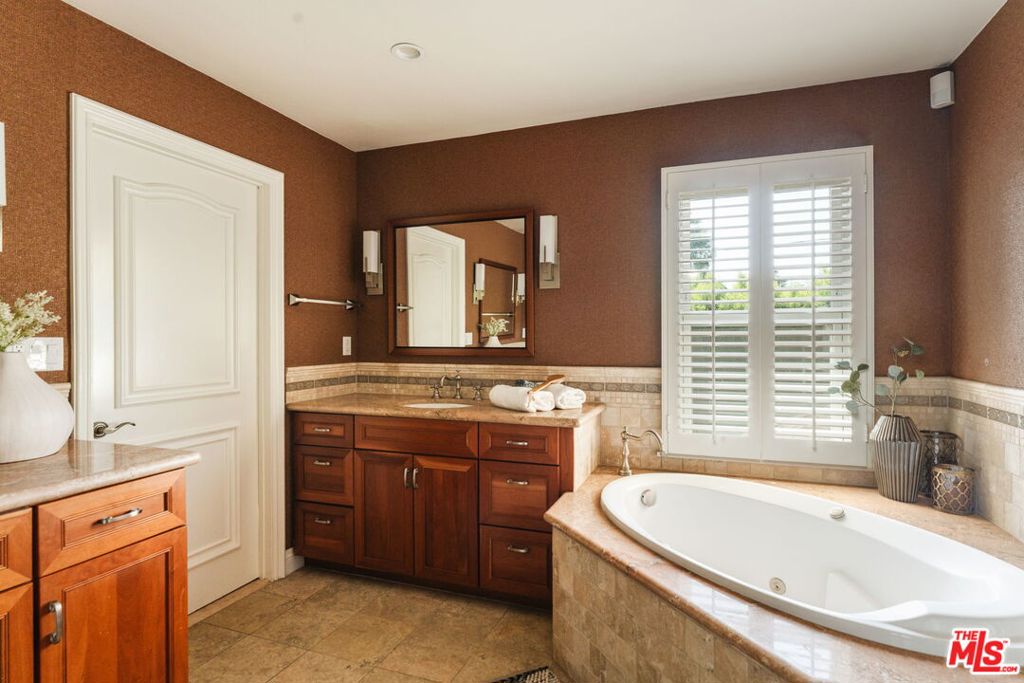 12348 Landale Street Property Photo 27