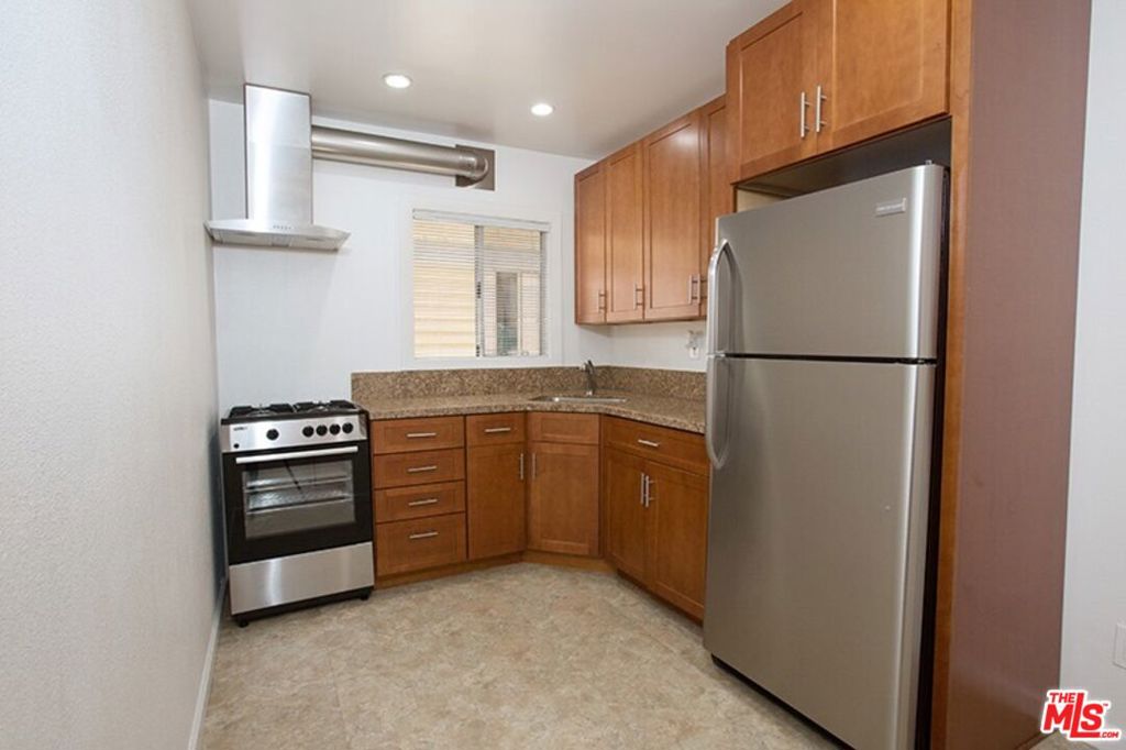 40 Rose Avenue 2 Property Photo 5